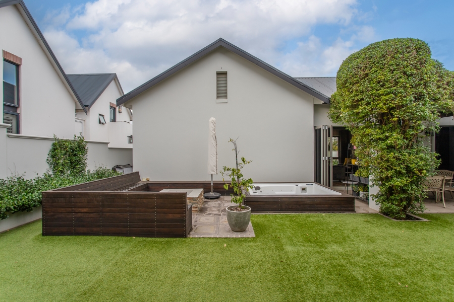 4 Bedroom Property for Sale in Lemoenkloof Western Cape